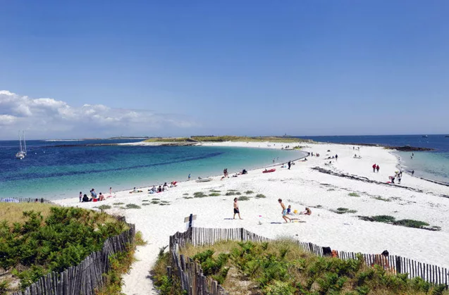 plage eaux turquoises saint-nicolas