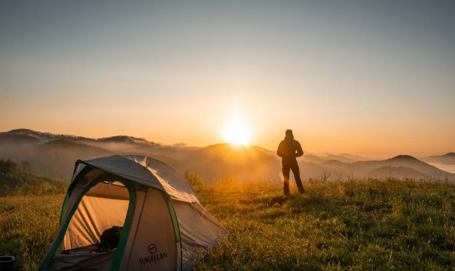 Bivouac en Bretagne : les meilleurs spots et les règles à connaître