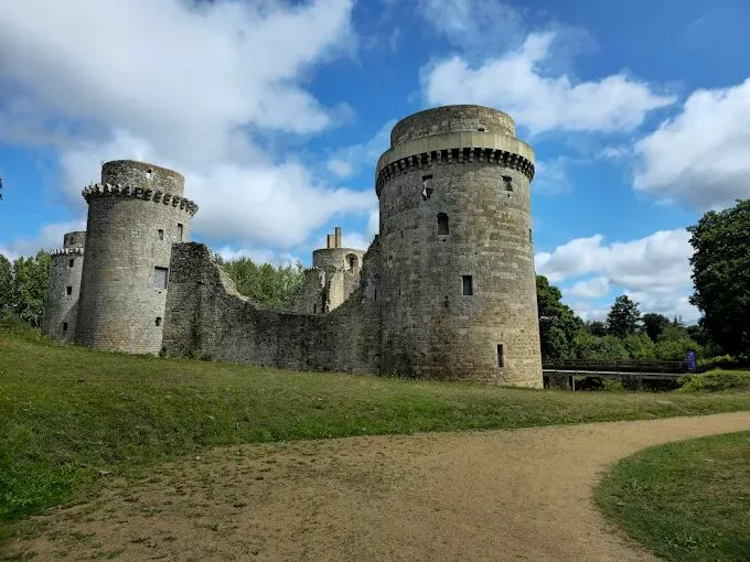 visite de chateaux aux alentours de Dinan